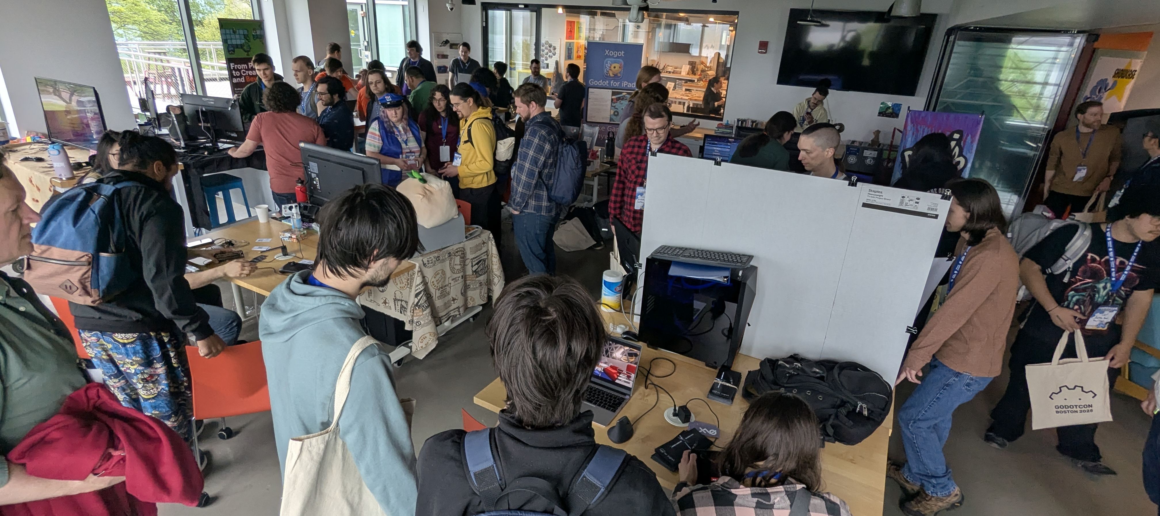 The crowded showcase area in the Garage on the first day. My game no signal is partially visible at the bottom.